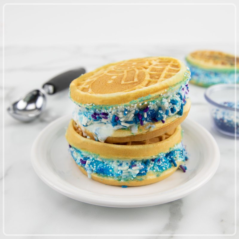 Snowman Waffle Maker - Compact Holiday Kitchen Appliance