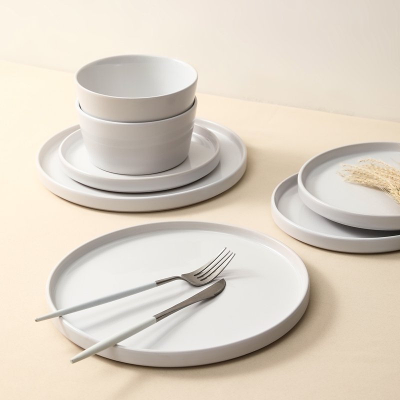 16-Piece Dinnerware Set - Glossy White Stoneware