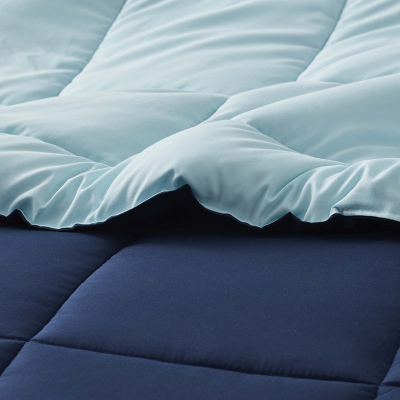 LammaLoe Twin Comforter - Quilted Down Alternative All-Season Duvet in Navy/Light Blue