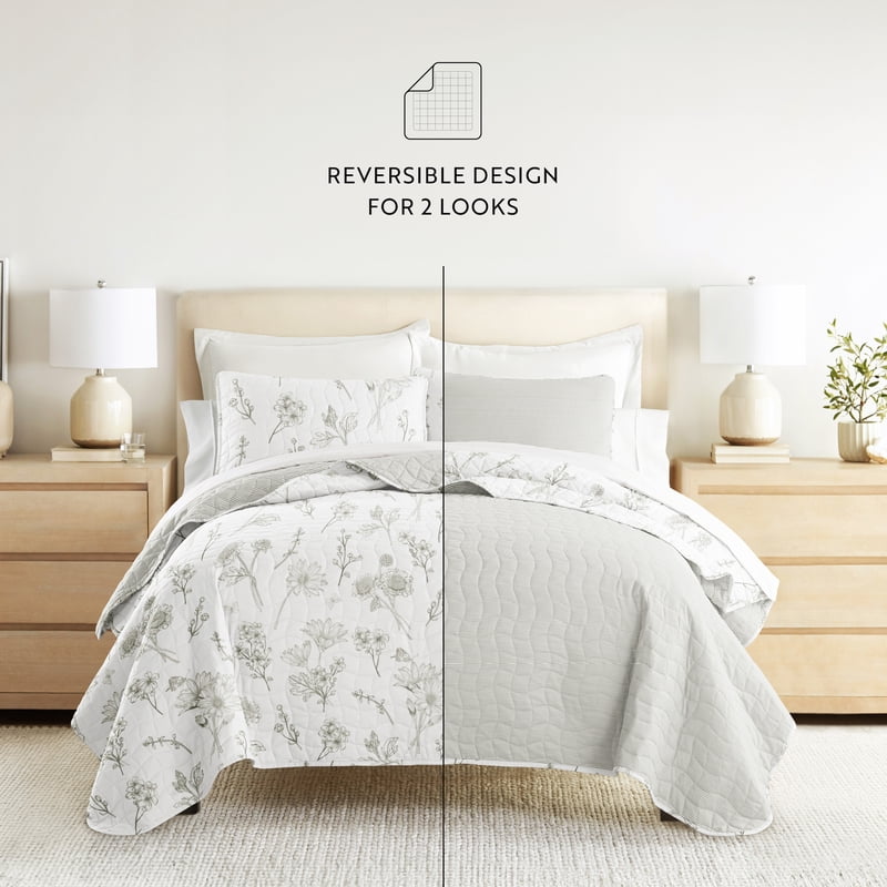 Twin Light Gray Blooming Daisy Reversible Quilt Set with Shams - Soft & Durable Bedding