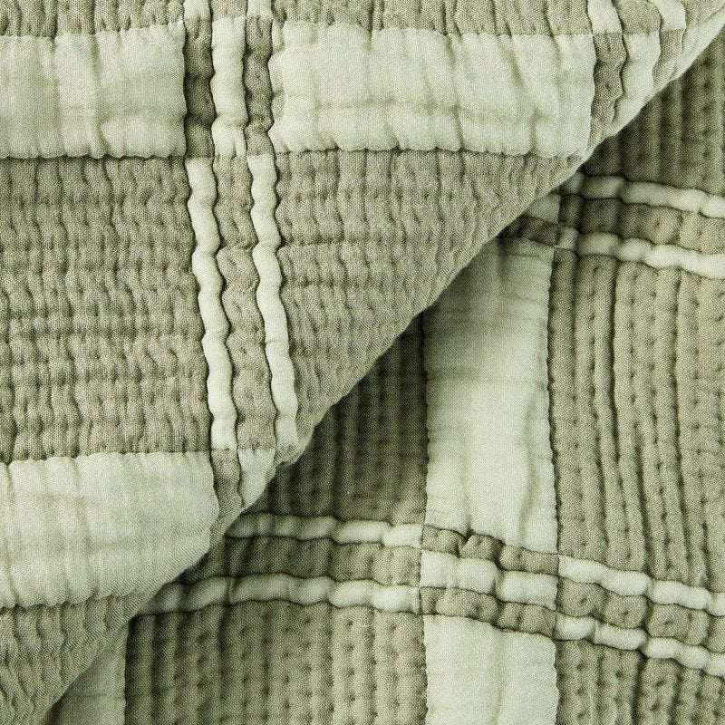 Mainstays Cloud Matelasse Quilt - King, Bay Leaf Green, Lightweight Bedding