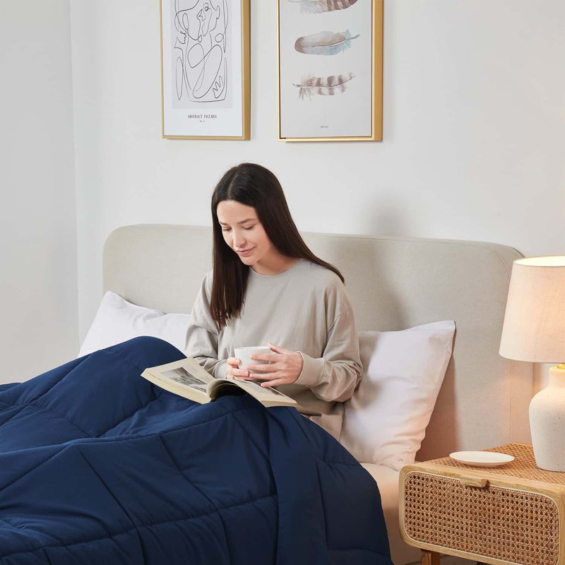 LammaLoe Cal King Comforter - Quilted Down Alternative All-Season Duvet Navy - Corner Tabs
