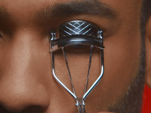 Natural Curl Eyelash Curler with No-Slip Finger Grips