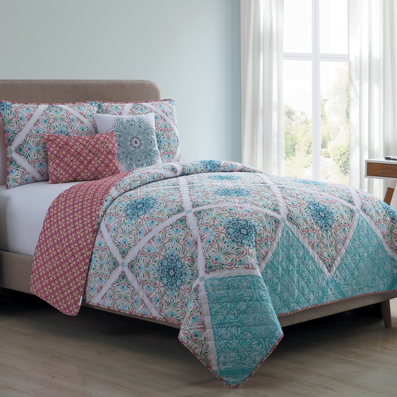 Reversible Quilt Set King with Medallion & Tiled Patterns - 5-Piece Bedding