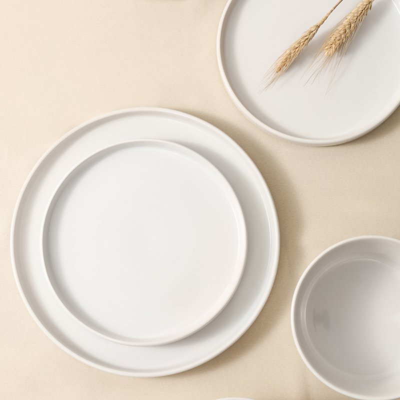 16-Piece Dinnerware Set - Glossy White Stoneware