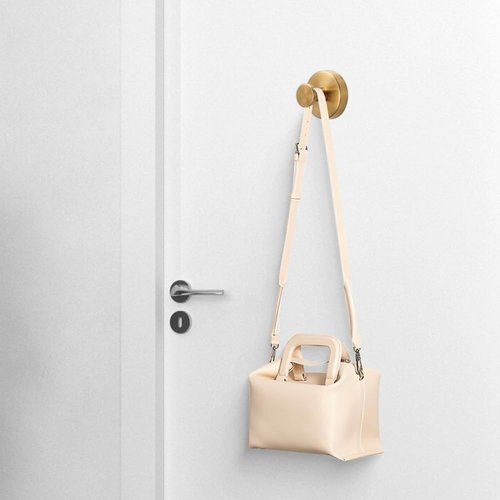 Suction Cup Hooks for Wreaths on Glass, 2025 New Model No-Drill Suction Cup Hooks, Wreath Hangers for Front Doors, Metal Towel Hooks for Showers Bathrooms Mirrors (2, Gold)