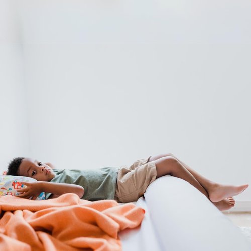 Toddler Bed Bumper Guard – Soft Foam Safety Bed Rail for Toddlers with Non-Slip Cover – Child Sleep Barrier for Twin, Full, Queen & King Mattress – Washable Kids Protection for Home or RV (1 Pack)