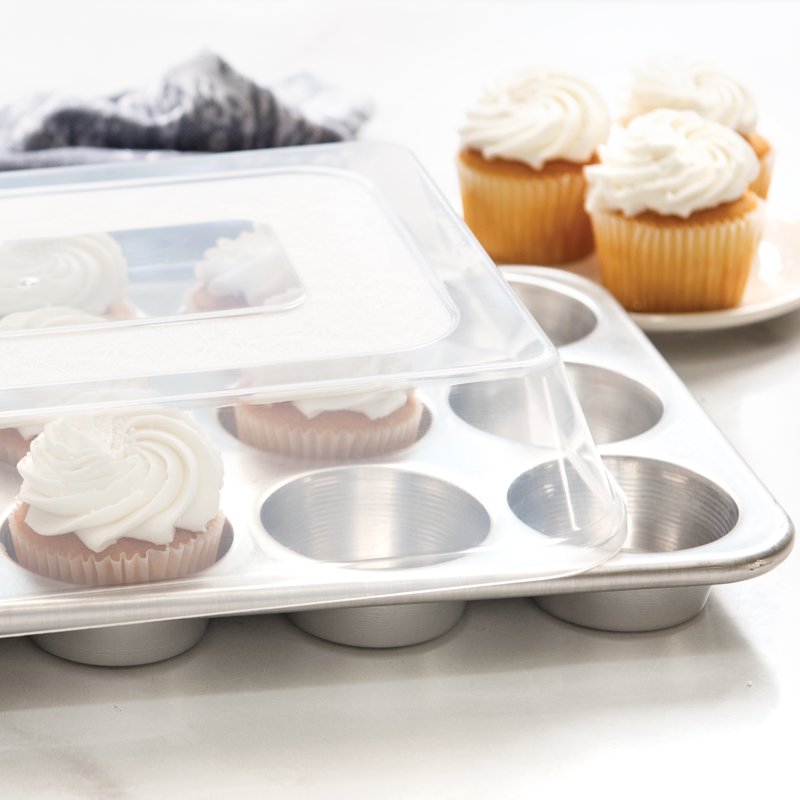 12-Cavity Muffin Pan with High Dome Lid - Natural Aluminum