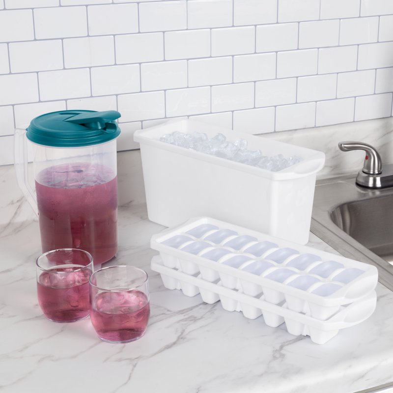 2 Pack Clear Plastic 2 Quart Round Pitcher with Flip-Top Spout