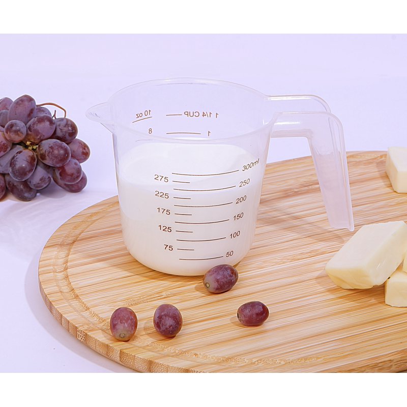 3-Piece Plastic Nesting Measuring Cup Set with Tapered Spouts
