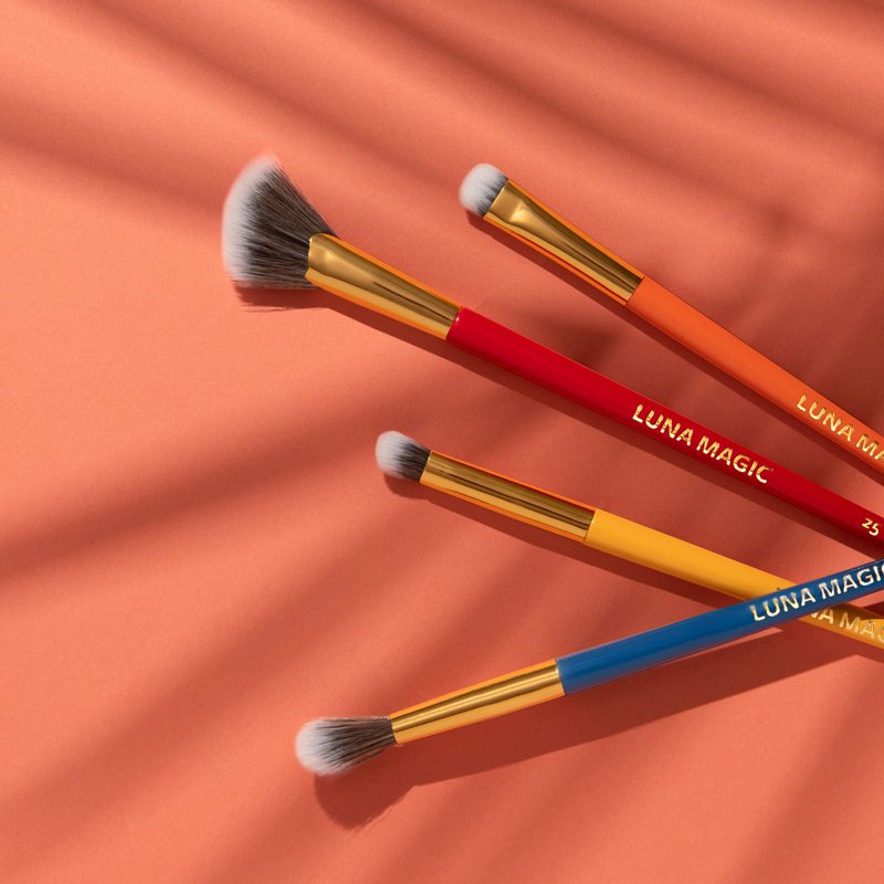 5-Piece Eye Makeup Brush Set with Holographic Travel Pouch