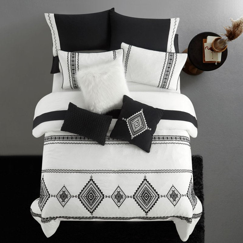 Queen Bed-in-a-Bag Comforter Set - Black & White, 12 Pieces