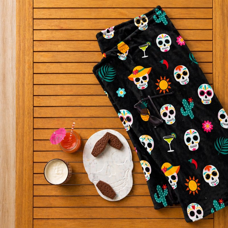 Fiesta Skulls Oversized Plush Throw Blanket - Halloween Themed Cozy Decor
