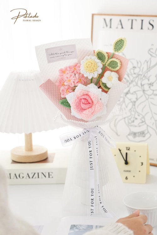 Piklado Handmade Crochet Rose Daisy as a Gift for Lover, Family,Friends. Crochet Bouquet, Crocheted Yarn Flowers, Artificial Flower Finished Bouquet