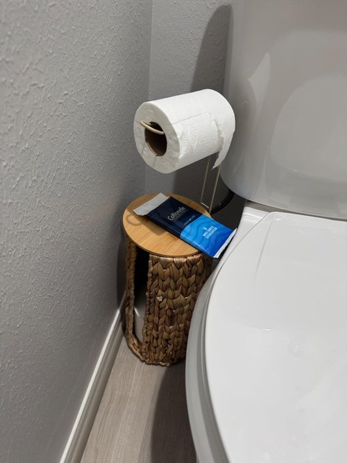 Coeusy Free Standing Toilet Paper Holder with Storage,Wicker Woven Hyacinth Toilet Paper Storage, Rattan Bathroom Decor 4 Rolls of Tissue Holder with Wooden Lid