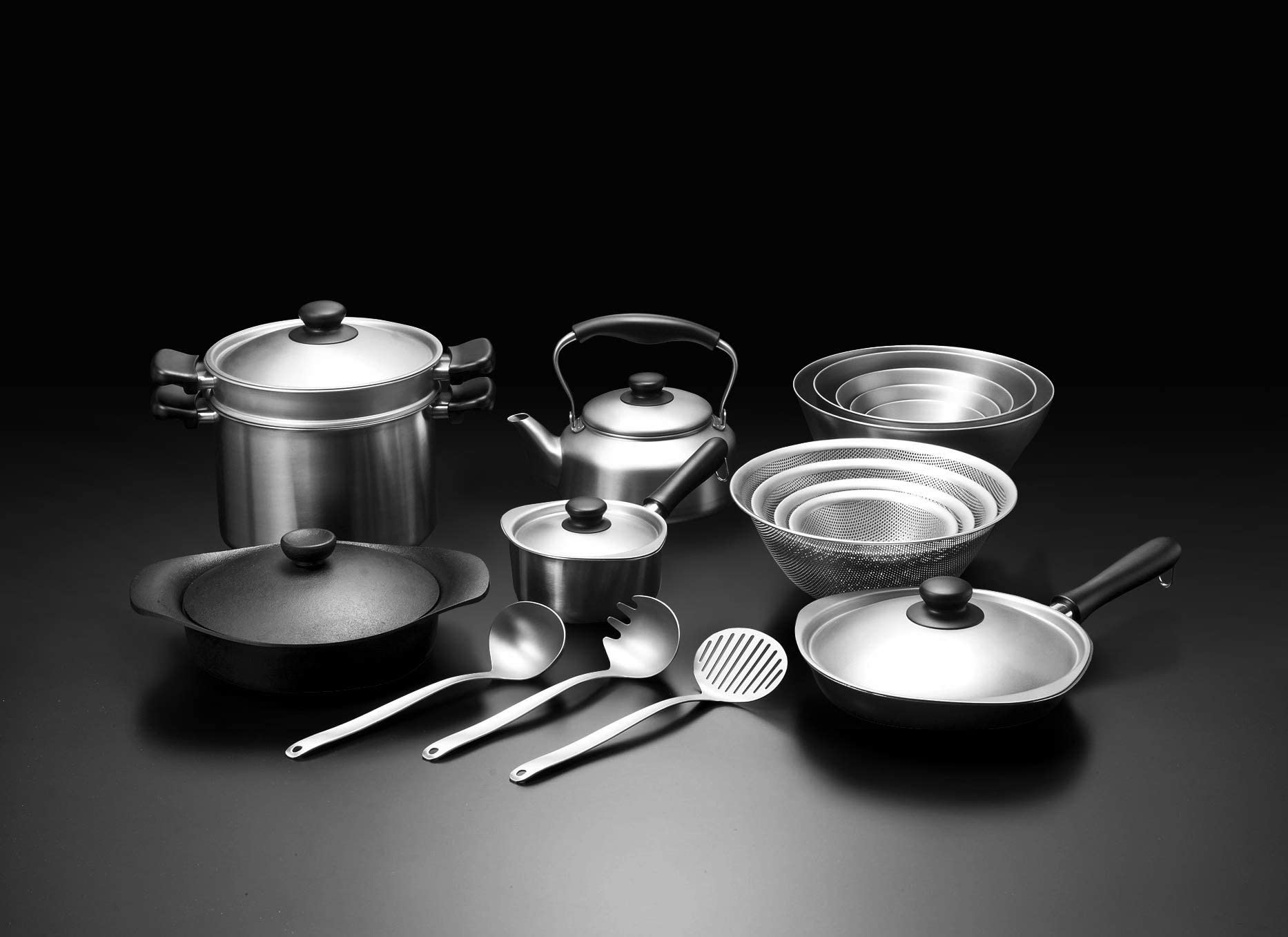 Sori Yanagi Sori Yanagi Punching Strainer for Better Drainage and Easy to Clean, Tsubamesanjo Stainless Steel Strainer, 10.6 inches (27 cm), 1 Plate is Punched for Better Drainage and Clogging,