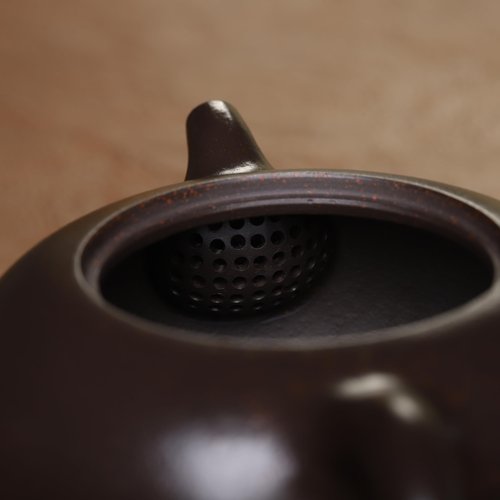 SILINE Fine Zisha Teapot Set,China Genuine Yixing Black Golden Clay Tea Pot 8.4 Oz with 2 Cups,Infuse Brew Kungfu Tea Maker Set