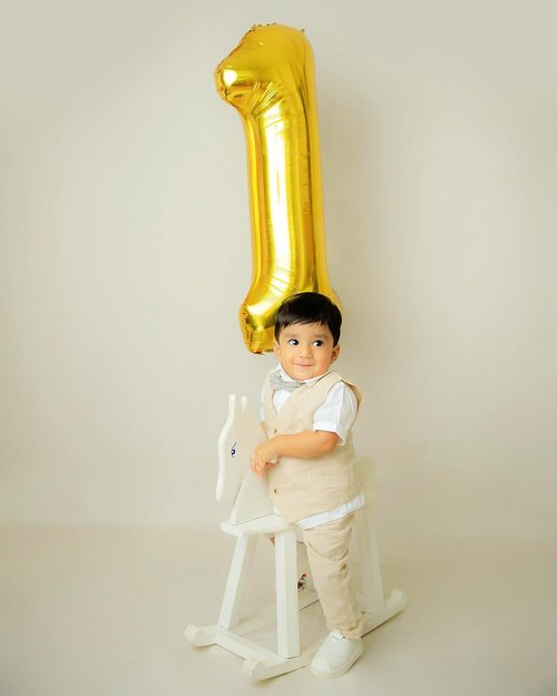 Gold Number 23 Balloon - 40 Inch Golden Birthday Decoration for 23rd Celebration | Party Supplies
