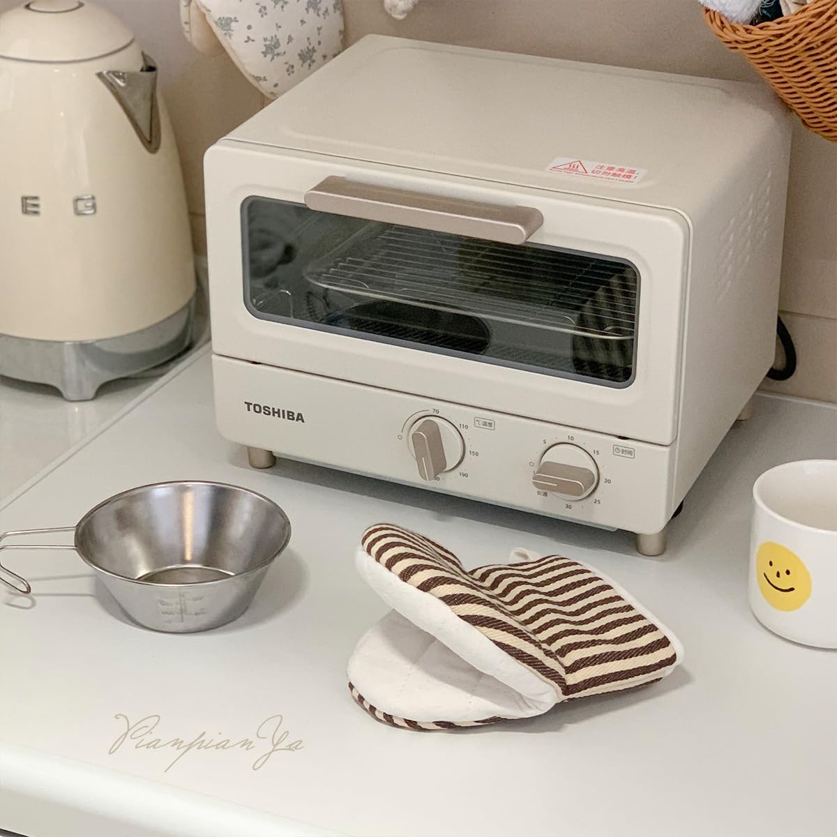 1 Pair Mini Oven Mitts,High Heat Resistant Oven Gloves,Kitchen Short Oven Mit with Hanging Loop for BBQ, Baking, Cooking and Grilling, (Khaki)