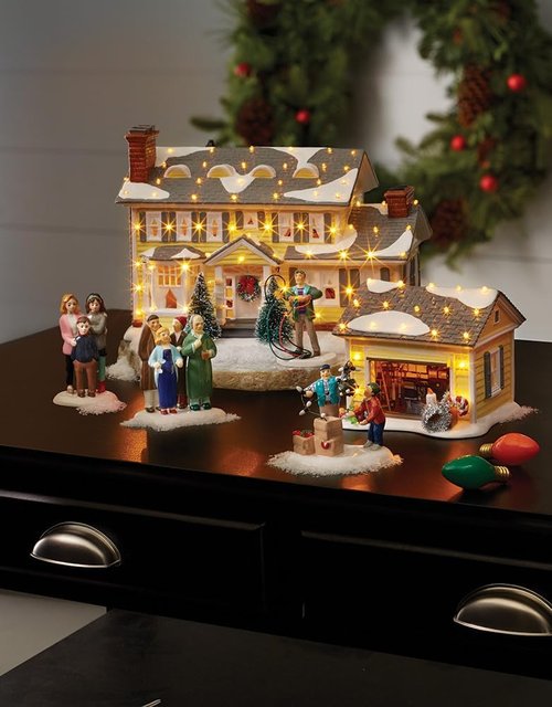 Department 56 Snow Village Figurine - National Lampoon's Christmas Vacation Freezing Our Baguettes Off | 3.25 Inch, Multicolor