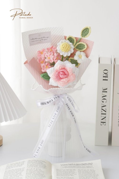 Piklado Handmade Crochet Rose Daisy as a Gift for Lover, Family,Friends. Crochet Bouquet, Crocheted Yarn Flowers, Artificial Flower Finished Bouquet