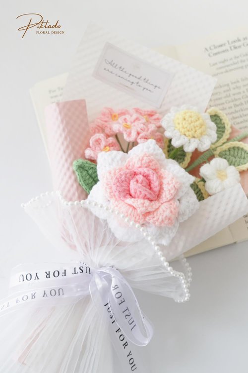 Piklado Handmade Crochet Rose Daisy as a Gift for Lover, Family,Friends. Crochet Bouquet, Crocheted Yarn Flowers, Artificial Flower Finished Bouquet