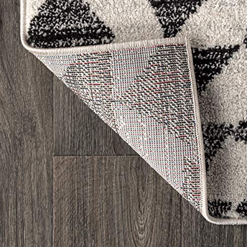 JONATHAN Y Aisha Moroccan Triangle Geometric Cream/Black Indoor Area Rug, 4x6, Contemporary, Modern, Easy-Cleaning for Living Room, Bedroom, Kitchen, Pet Friendly, Non-Shedding (MOH206A-4)