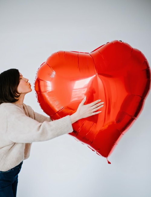 Haolongfa 32 Inch Red Heart Balloons, 4 Pcs Valentines Balloons, Romantic Foil Heart Shaped Balloon for Valentine's Day Wedding Engagement Anniversary Party Decorations