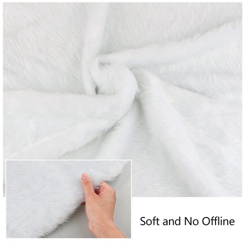 Christmas Tree Skirt, 24 Inch Faux Fur White Tree Skirt Small Snowy White Plush Velvet Xmas Tree Mat Base Cover for Holiday Home Party Decorations