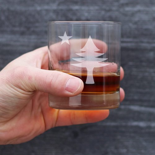 Bevvee Old Maine Flag - Whiskey Rocks Glasses - Set of 4 - Original 1901 State of Maine Flag Gifts for Women & Men Mainers - 10.25 Ounce