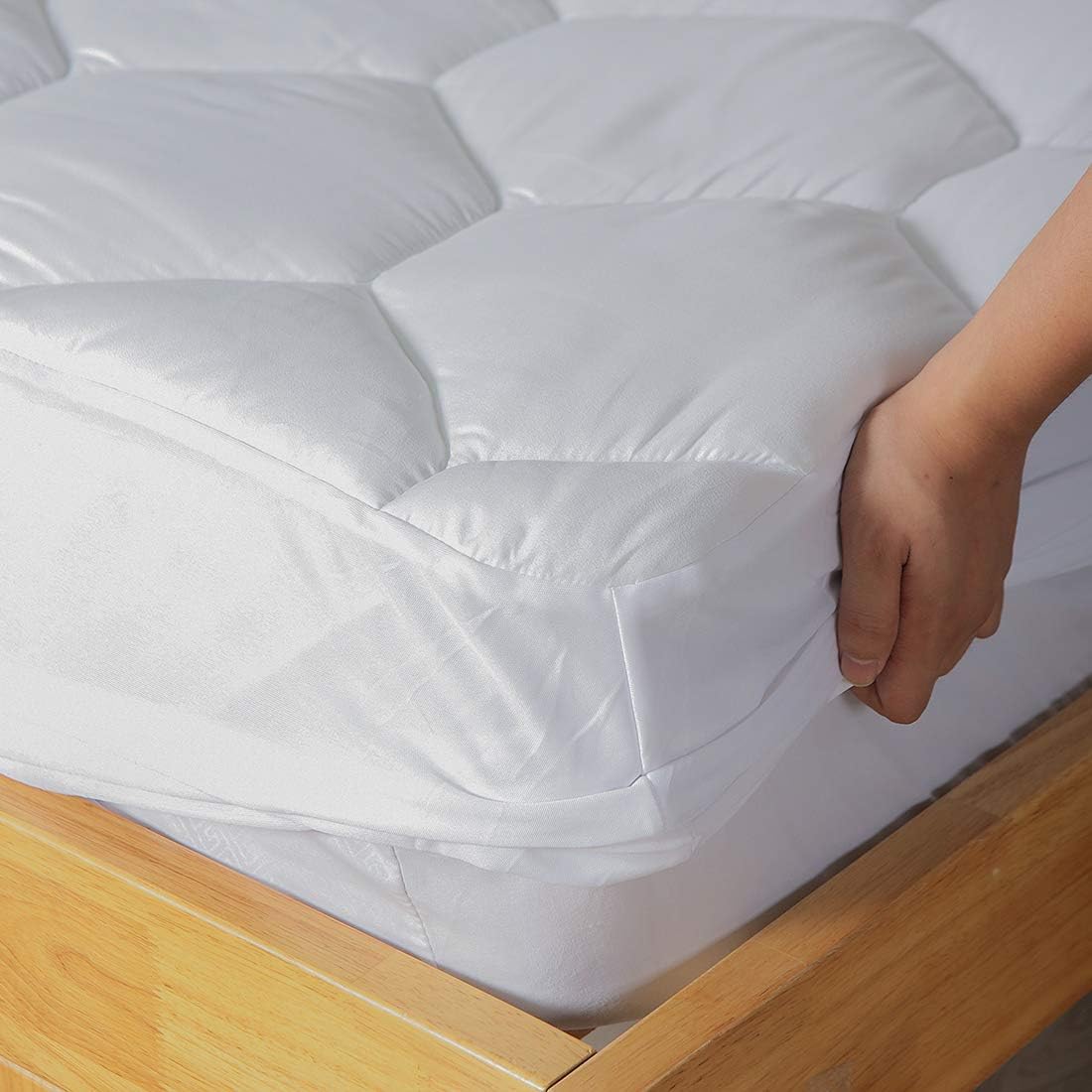 Queen Mattress Pad by [Brand Name] - Ultra Soft Quilted Fitted Topper for 8-21" Deep Pockets - White