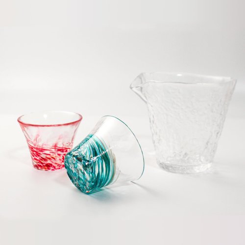 Handcrafted Japanese Sake Set – Elegant Gift for Any Occasion (First Snow Sake Carafe with 2 Cups Set (Cherry Blossom & Camellia）, Carafe (8.4 oz - 250ml), Cup (1.7 oz - 50ml))