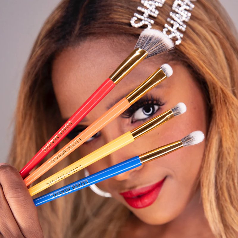 5-Piece Eye Makeup Brush Set with Holographic Travel Pouch