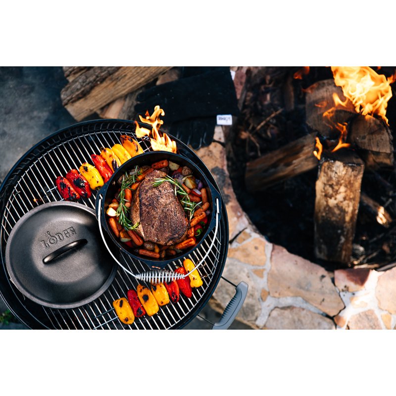 9 Quart Seasoned Cast Iron Camp Dutch Oven with Bail Handle