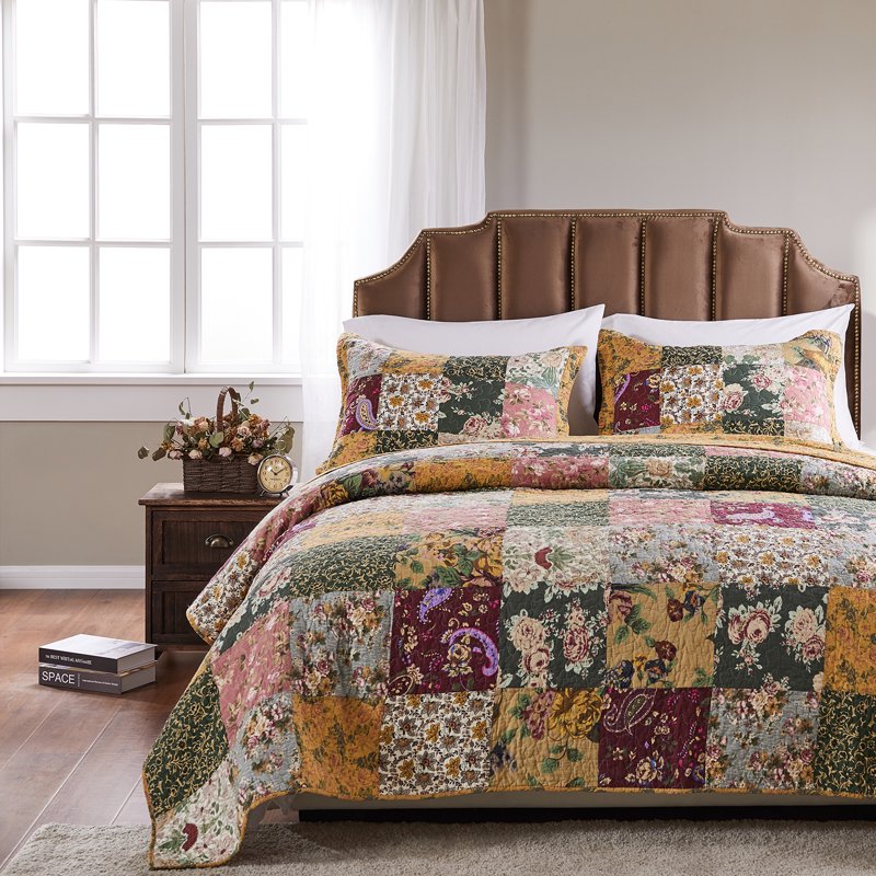 Antique Chic 3-Piece Full/Queen Cotton Quilt Set with Shams & Decorative Pillows