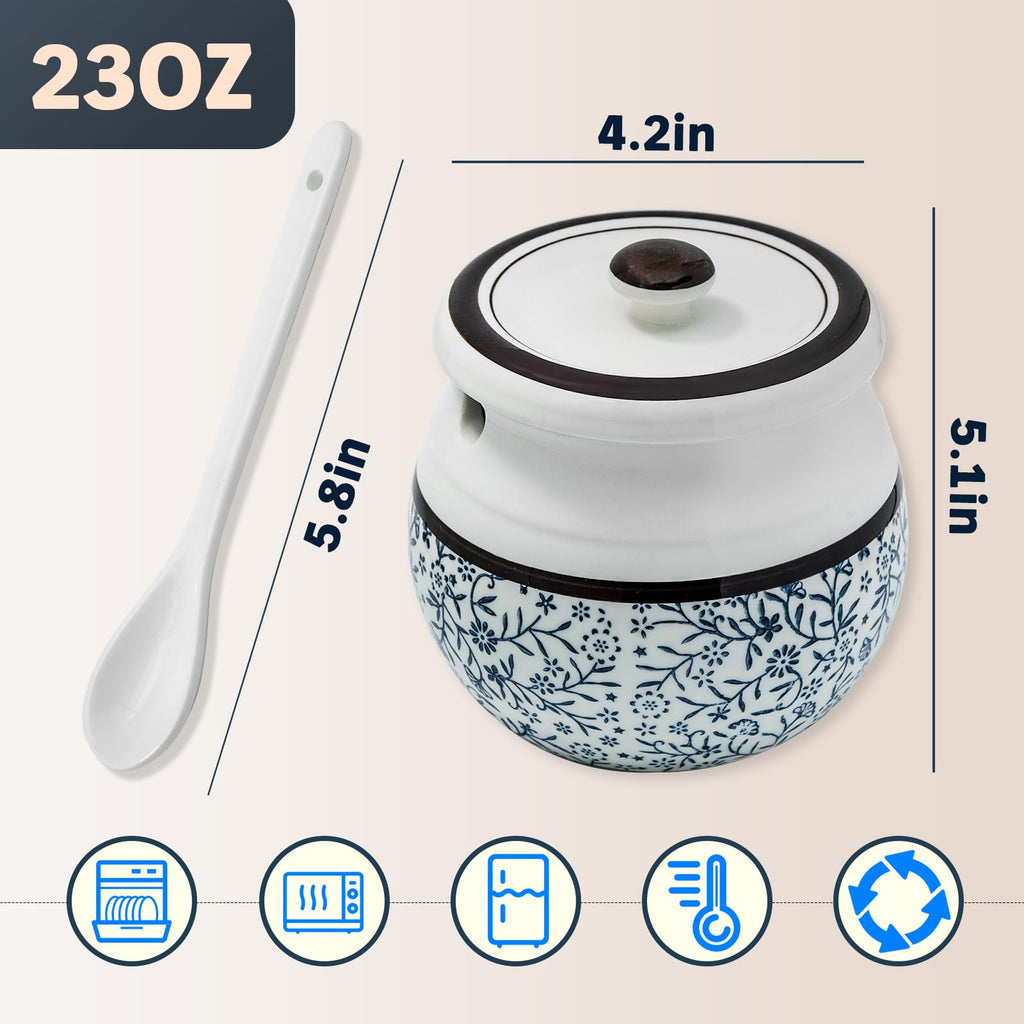 Caylielam Ceramic Bacon Grease Saver with Strainer, 23oz Kitchen Cooking Oil Disposal Container, Dust-proof Bacon Fat Storage Caddy, Elegant White Can and Blue Pattern, Spoon Included