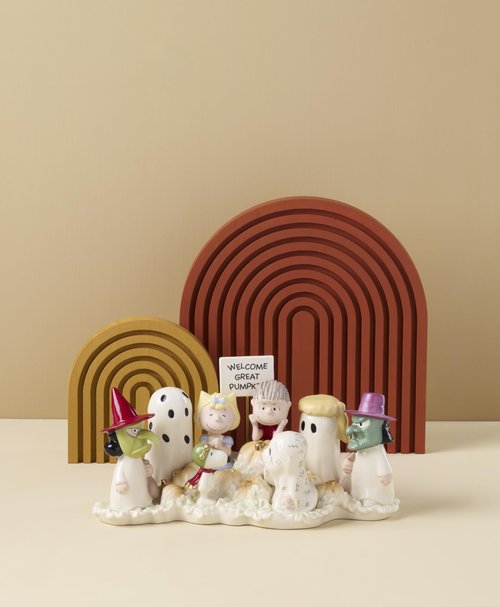 Lenox Figurine, Welcome Great Pumpkin Figurine, Peanuts, Snoopy, White Porcelain, Gold Accents, Halloween Decor Indoor, Halloween Table Decorations, Witch Ghost Spooky Home Decor (1 Piece, 5.5-Inch)