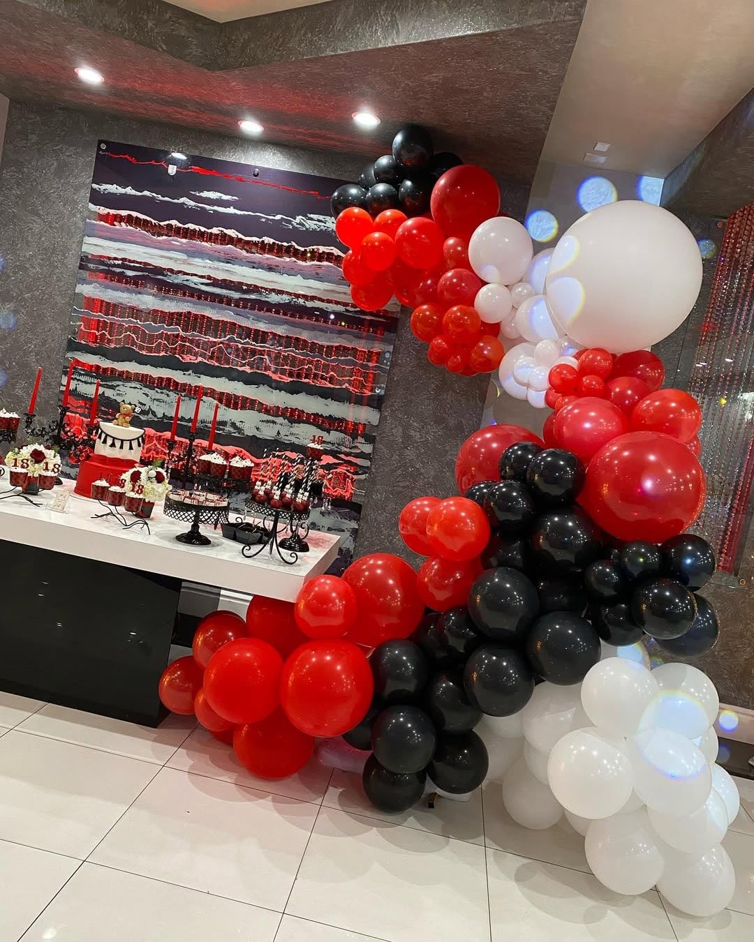 PTGOLUO Red and Black Balloon Arch Garland Kit 153pcs with Star, 22 18 12 10 5in Different Size Red and Black White Latex Balloons for Birthday Graduation Racing Car Poker Card Party Decoration