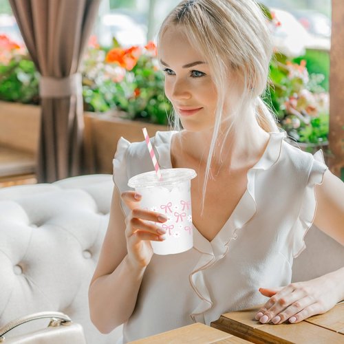 JarThenaAMCS 50 Pcs Pink Bow Plastic Cups with Lids and Straws 12 oz Pink Bow Daisy Clear Plastic Cups Disposable Cups for Mother's Day Birthday Wedding Party Supplies