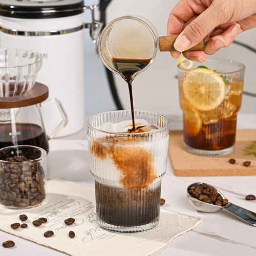 AUFXKOO 13oz Iced Coffee Cups,2Pcs Glass Cups with Lids and Straws Drinking Glasses,Clear Ribbed Glassware,Reusable Tumbler Glass to Go Cup for Matcha, Iced Tea,Juice
