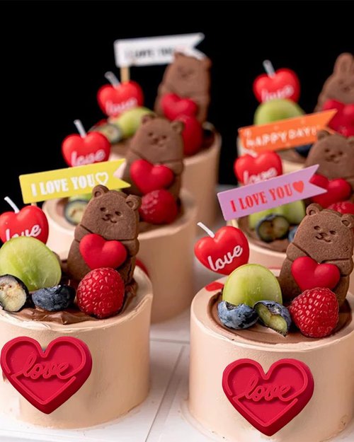 Copzievkae Hearts Chocolate Molds, Heart Ice Cube Tray Mold 16 Cavities Conversation Heart Molds, Silicone Hearts Candy Mold for Chocolate, Candy, Wax Melt, Baking, Candles, Red, 2 Pack