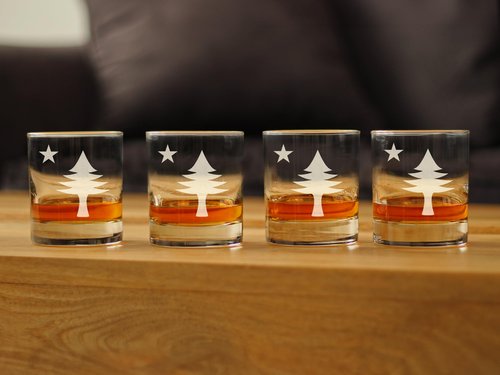 Bevvee Old Maine Flag - Whiskey Rocks Glasses - Set of 4 - Original 1901 State of Maine Flag Gifts for Women & Men Mainers - 10.25 Ounce