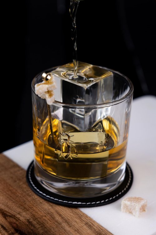 La Rochere Napoleon Bee Whiskey Glasses Set of 4 — Elegant Glassware for Any Occasion – Bee Embossed Whiskey Tumbler Set (11 oz)