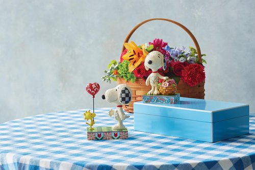 Enesco Peanuts by Jim Shore Snoopy with a Basket of Tulips Figurine, 4.92 Inch, Multicolor