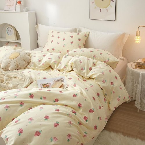HighBuy Queen Comforter Set for Girls Kids Strawberry Bedding Sets Beige Kawaii Comforter Bed Set for Teens Boys,3 Piece Bedding Comforter Set,1 Queen Comforter,2 Pillowcases