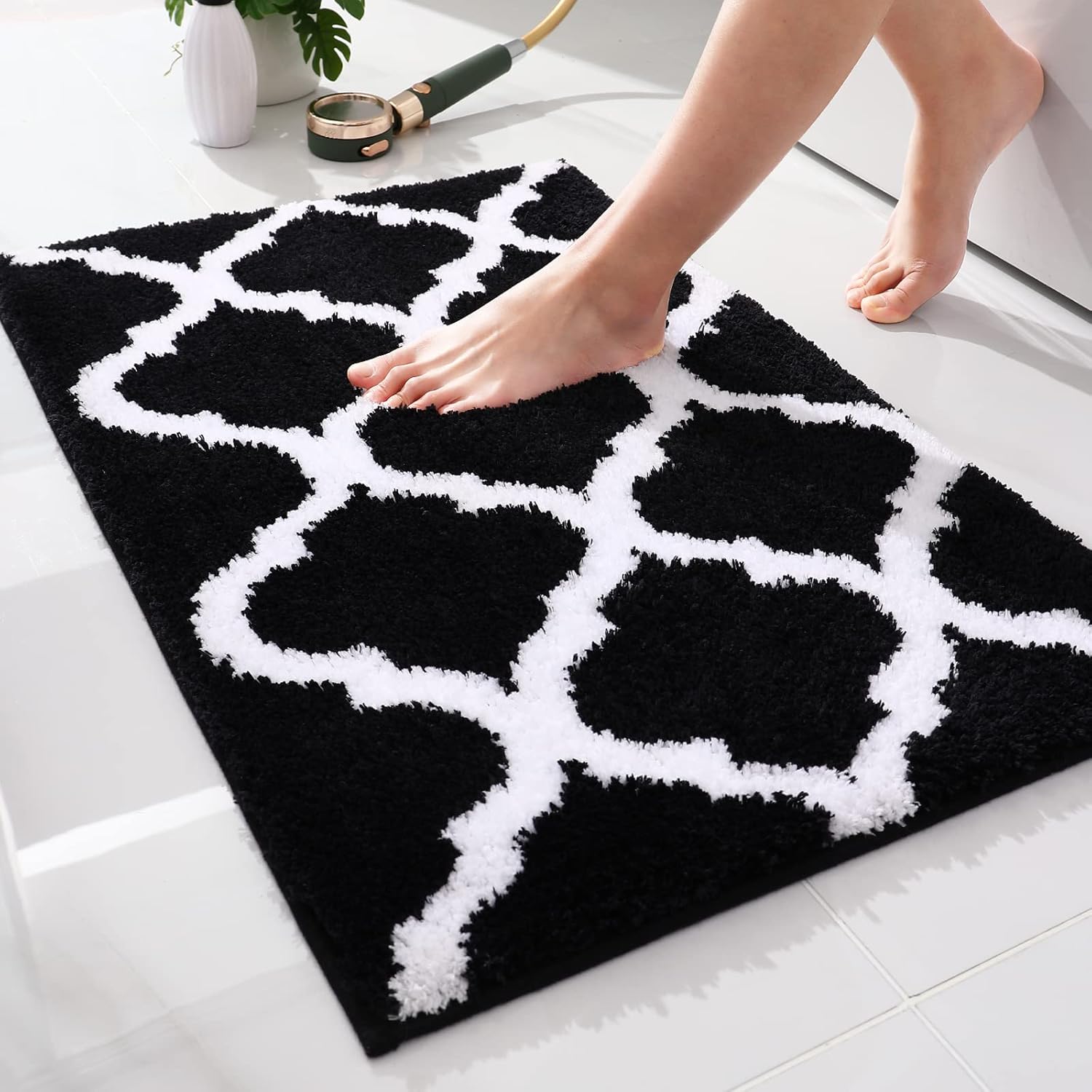 OLANLY Bathroom Rugs - Soft, Absorbent Microfiber Non-Slip Mats | 30x20 Black Shaggy Shower Carpet