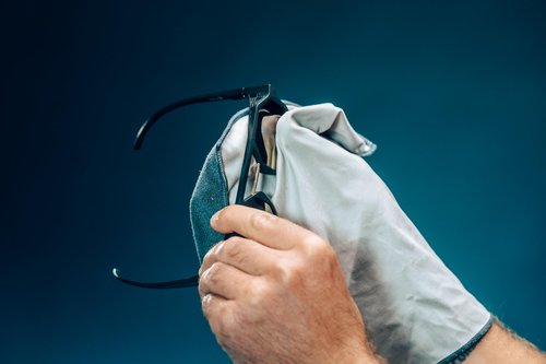 Glasses Cleaning Cloth (30 x 20 cm) - Microfiber Cloth for Cleaning Your Glasses, The Display of Your Cell Phone and Laptop as Well as The Lens of Your Camera from EYESHAKER®