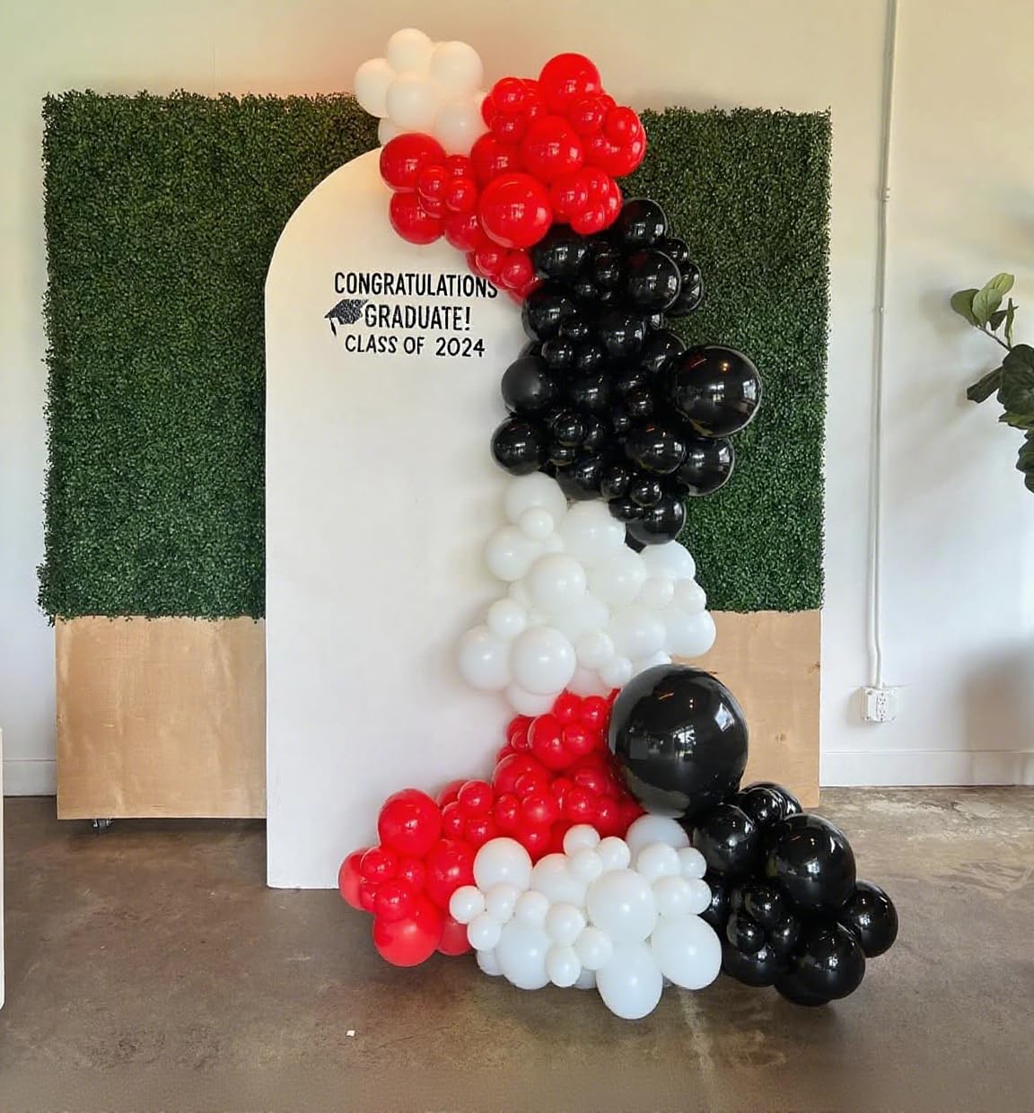 PTGOLUO Red and Black Balloon Arch Garland Kit 153pcs with Star, 22 18 12 10 5in Different Size Red and Black White Latex Balloons for Birthday Graduation Racing Car Poker Card Party Decoration