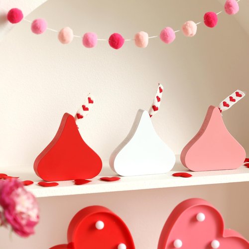 Valentine's Day Decor Kiss Signs - 3PCS Wood Candy Tiered Tray,Table Decorations Sign, Centerpieces for Valentines Day Table Mantel, Romantic Valentine's Day Wedding Party Gifts