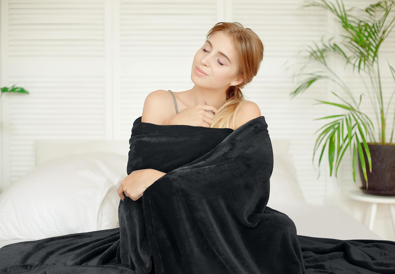 Utopia Bedding Fleece Blanket - Luxury Soft Anti-Static Microfiber | California King Size Black (102x96 Inch)